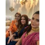 Esha Gupta Instagram - Diwali with my favs ♥️🪔 @ridhimehraofficial