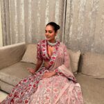 Esha Gupta Instagram - Diwaliiiiii Jewels @shyamlalbros Outfit @ridhimehraofficial