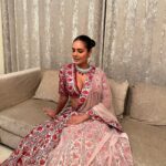 Esha Gupta Instagram - Diwaliiiiii Jewels @shyamlalbros Outfit @ridhimehraofficial