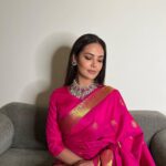 Esha Gupta Instagram – दीपावली 
Jewels @amarisbyprernarajpal 
Ma’s saree