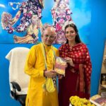 Esha Gupta Instagram - Took the blessings of Shri Krishna and @vrajendranandandas Prabhu ji today #govardhan #harekrishna Iskon Temple in Delhi