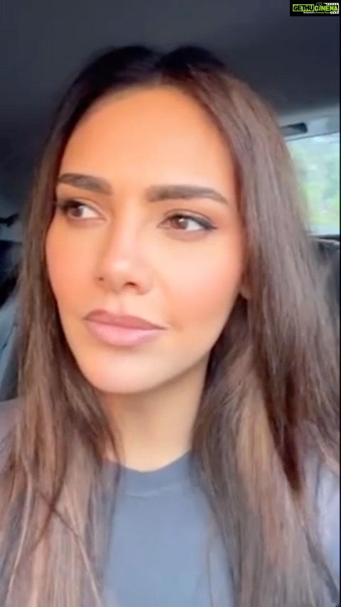 Esha Gupta Instagram - “"कोई भी मनुष्य जन्म से ही महान नहीं होता, महान बनने के लिए मनुष्य को महान कर्म भी करने पड़ते हैं”- भागवत गीता @nandiguptabjp bhaiya 🙏🏽