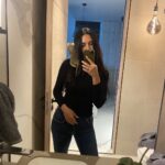 Esha Gupta Instagram – Shoulder 🐈