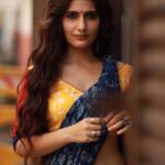 Fatima Sana Shaikh Instagram - Hands up if you didn’t get enough sleep last night 😴 😴😴 #sareelove