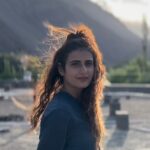 Fatima Sana Shaikh Instagram - This video doesn't really justify what I actually experienced. But it conveys more than a photo would. I experienced my first snowfall, skated In the mountains, met amazing people, snuggled with the cutest doggos and like always was reminded how humbling the mountains are. It's best when your work gives you such experiences and takes you to places you wouldn't otherwise visit. Song: pukaar- hassan Raheem #dhakdhak @dhakdhakjourney #mountains #shootlife #travelgram #ladakh #lamayurumonastery #dhakdhak #shoot #happiness