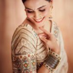 Genelia D'Souza Instagram - A woman’s best jewellery is her shyness or her nose-ring #inlovewithnoserings Saree @jjvalaya Jewelry @narayanjewels Makeup @beautybyaudreysangma Hair @jyoti_love13 @kromakaysalon Styling @who_wore_what_when Photographer @rohnpingalay