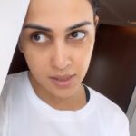Genelia D'Souza Instagram - Is Duniya mein sabse mushkil kaam - aapne aap ko khush rakhna hai ??? - Got me thinking🤔 #mondaymood #mondayreels @_forever.shayari_