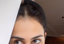 Genelia D'Souza Instagram - Is Duniya mein sabse mushkil kaam - aapne aap ko khush rakhna hai ??? - Got me thinking🤔 #mondaymood #mondayreels @_forever.shayari_