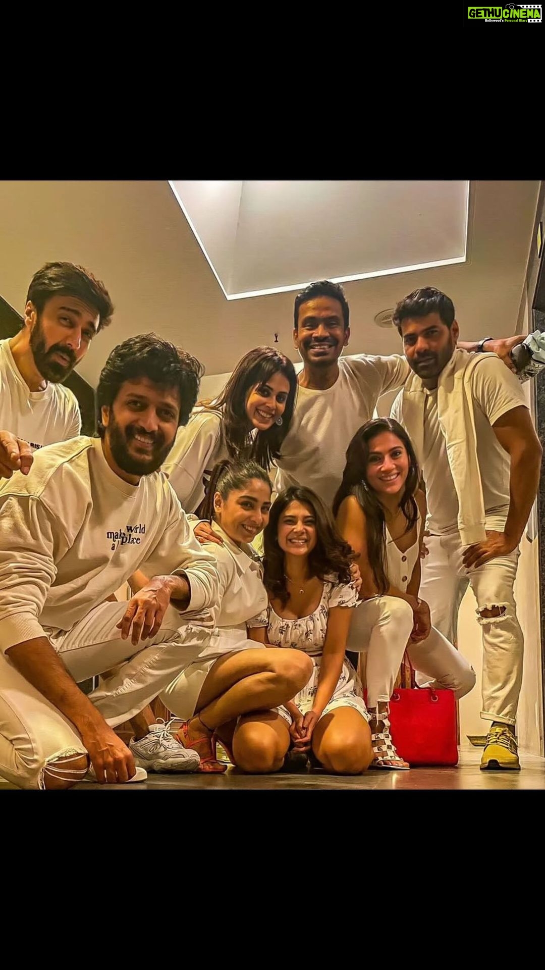 Genelia D'Souza Instagram - And when the gang meets Itβs just - This is us πππ Thank you @samitabangargi and @ashishchowdhryofficial for being perfect host @jenniferwinget1 @kanchikaul @shabirahluwalia @mushtaqshiekh what a mad gang we are πππ @huseinkk and @tintin3012 we missed you guys #reelkarofeelkaro #mondayreels