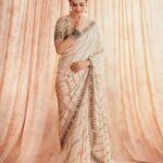 Genelia D'Souza Instagram - A woman’s best jewellery is her shyness or her nose-ring #inlovewithnoserings Saree @jjvalaya Jewelry @narayanjewels Makeup @beautybyaudreysangma Hair @jyoti_love13 @kromakaysalon Styling @who_wore_what_when Photographer @rohnpingalay