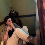 Hansika Motwani Instagram - Suggestion for captions ?