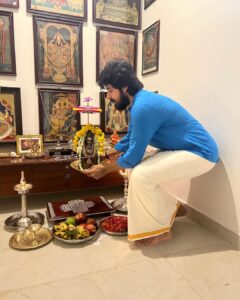 Harish Kalyan Instagram - Yes he is Home😍
Happy Vinayagar Chathurthi to one & all. To many auspicious beginnings ❤️🙏 

#vinayagarchathurthi