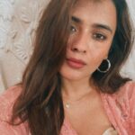 Hebah Patel Instagram - It’s been a selfie less minute! ❤️‍🩹