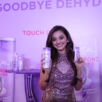 Helly Shah Instagram - #collab Hyaluronic acid for your hair?? Yes you heard it right 😍 Introducing the future of haircare in india . The new Loreal Paris Hyaluron Moisture Range . I was super thrilled to be at the launch of this amazing new Hyaluron moisture Range . I can’t pick which one is my favourite because I absolutely loved all of them . Go experience this scientific breakthrough ingredient, Hyaluronic acid , now for hair . @lorealparis #HydrateWithHyaluron #72HrHydration