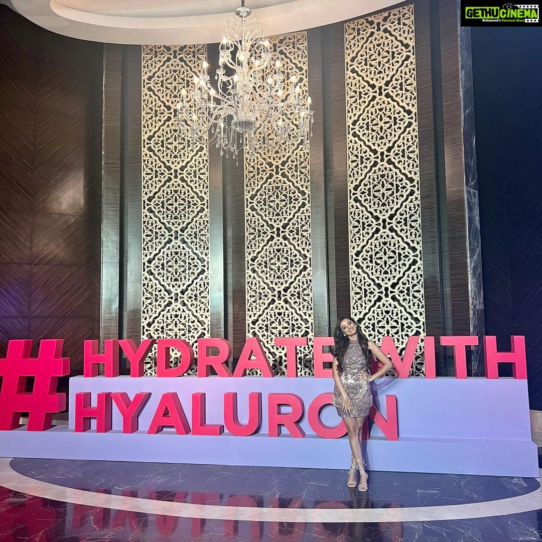 Helly Shah Instagram - #collab Hyaluronic acid for your hair?? Yes you heard it right 😍 Introducing the future of haircare in india . The new Loreal Paris Hyaluron Moisture Range . I was super thrilled to be at the launch of this amazing new Hyaluron moisture Range . I can’t pick which one is my favourite because I absolutely loved all of them . Go experience this scientific breakthrough ingredient, Hyaluronic acid , now for hair . @lorealparis #HydrateWithHyaluron #72HrHydration