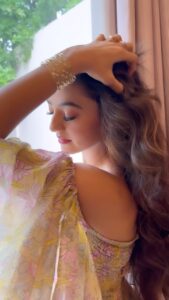 Helly Shah Instagram - Specially for this audio ✨