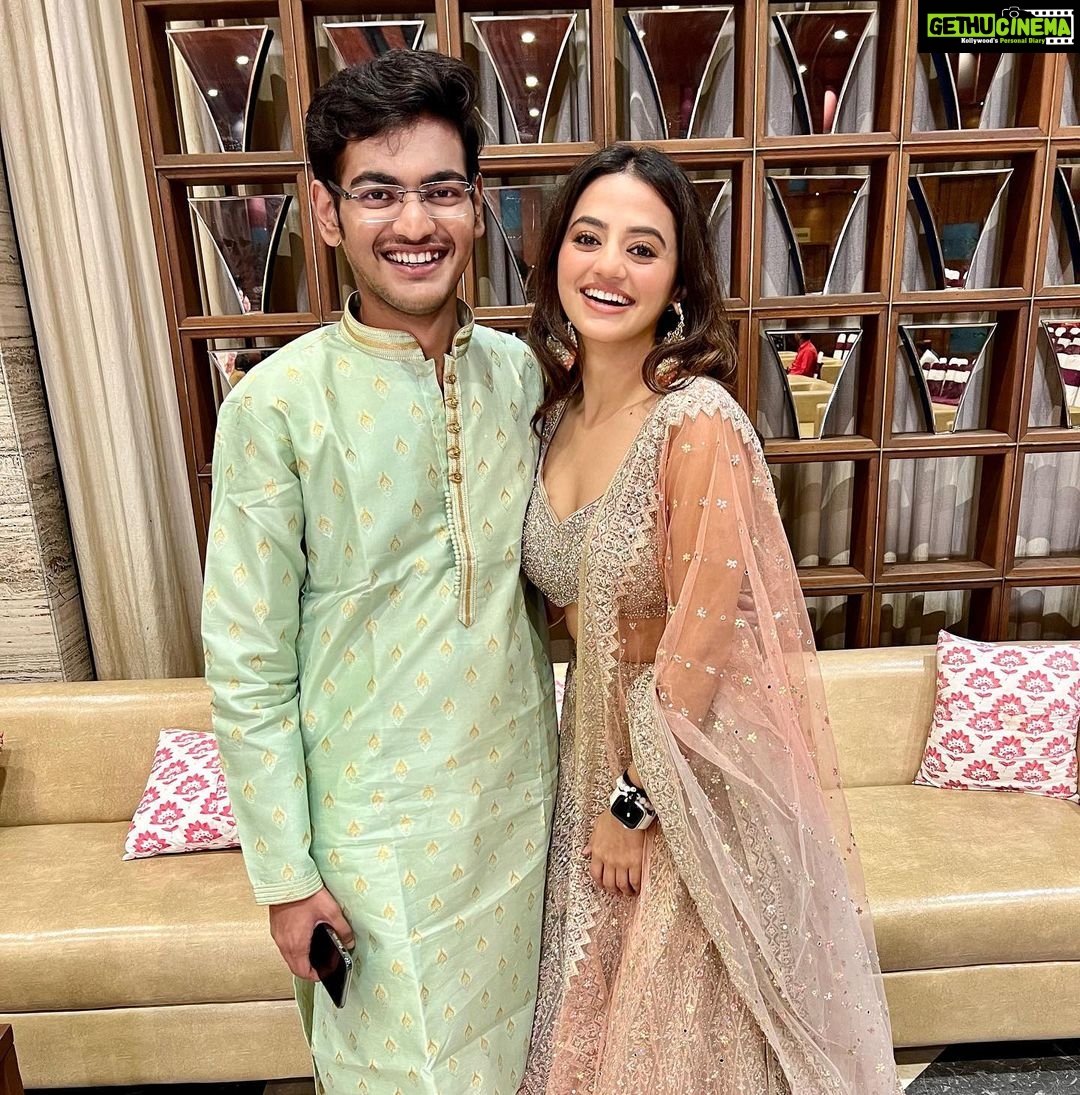 Helly Shah Instagram - Couldn’t not post this 🤓😍🧿