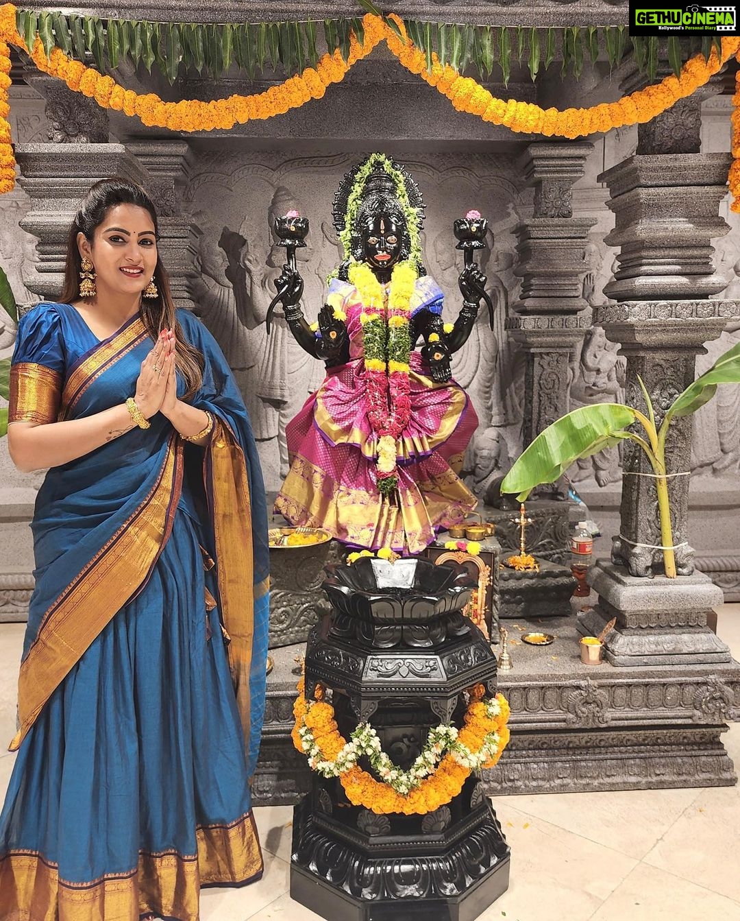 Himaja Instagram - Sarve Jana Sukhino Bhavantu 🙏 🙏 🙏🙏🙏🙏 Out Fit Desighner @mickeyfashions6 #bathukamma #dussehra #amma #festival #festivevibes #festivewear #sareelove