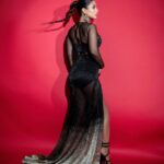 Hina Khan Instagram - 🖤 Outfit @bennusehgallofficial Earrings @anaqajewels Rings @misho_designs Heels @sana.k.official Styled @sayali_vidya MUAH @sachinmakeupartist1 @saba_hair_makeupartist 📸 @rishabhkphotography
