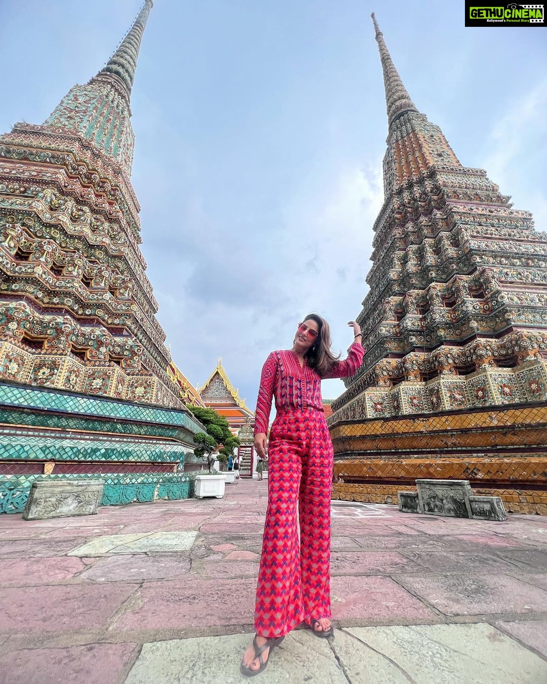 Hina Khan Instagram - Love and Blessings for everyone.. Wat Pho Temple #bangkokthailand #wanderer #travelphotography