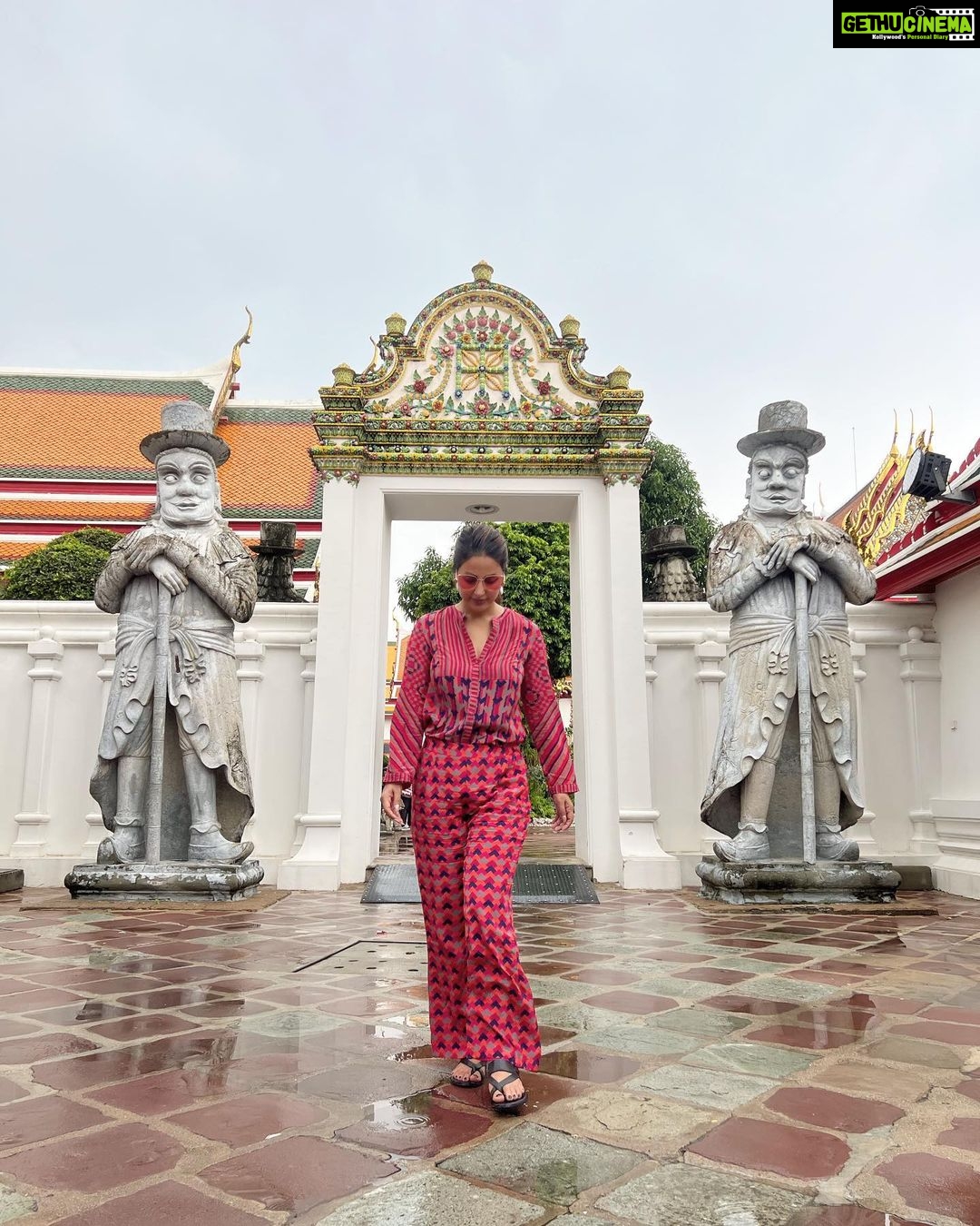 Hina Khan Instagram - Love and Blessings for everyone.. Wat Pho Temple #bangkokthailand #wanderer #travelphotography