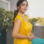 Hina Khan Instagram - Sunshine 🌞 . . . . Neckpiece @prerto Ring @razwada.jewels Footwear @londonrag_in