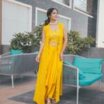Hina Khan Instagram - Sunshine 🌞 . . . . Neckpiece @prerto Ring @razwada.jewels Footwear @londonrag_in