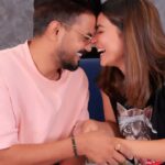 Hina Khan Instagram - @reneeofficial Shower your loved ones with infinite gifts until they say #ReneeDe Checkout the products on www.reneecosmetics.in and use code HINAROCKY10 to get 10% off. #ReneeDe #ReneeCosmetics #PremiumFragrance #ReneePerfumes #FestiveGift #HiRo #Collab