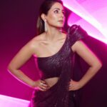 Hina Khan Instagram - I just had a triple sparkle macchiato✨ . . Outfit @gauravguptaofficial @ggpanther Jewels @renuoberoiluxuryjewellery Footwear @sana.k.official MUAH @sachinmakeupartist1 @irshad__hair 📸 @visualaffairs_va Special and expensive light man @sachinmakeupartist1 😂😂