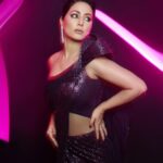 Hina Khan Instagram - I just had a triple sparkle macchiato✨ . . Outfit @gauravguptaofficial @ggpanther Jewels @renuoberoiluxuryjewellery Footwear @sana.k.official MUAH @sachinmakeupartist1 @irshad__hair 📸 @visualaffairs_va Special and expensive light man @sachinmakeupartist1 😂😂