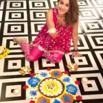 Hina Khan Instagram - Happy Diwali 🪔 Happiness, growth, good health and prosperity..