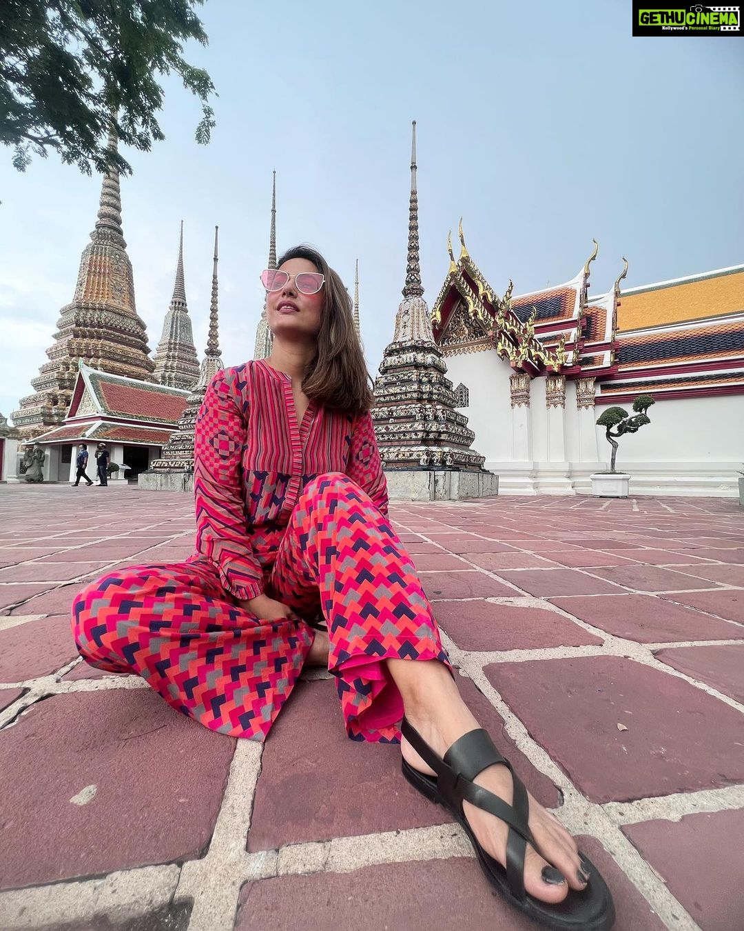 Hina Khan Instagram - Love and Blessings for everyone.. Wat Pho Temple #bangkokthailand #wanderer #travelphotography
