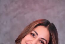 Hina Khan Instagram - Upgraded to the latest and it’s the best decision ever! The all new ‘Dyson Air wrap’ is more than amazing! @dyson_india #DysonIndia #DysonHair #DysonAirwrap #gifted