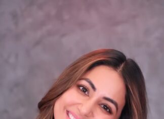Hina Khan Instagram - Upgraded to the latest and it’s the best decision ever! The all new ‘Dyson Air wrap’ is more than amazing! @dyson_india #DysonIndia #DysonHair #DysonAirwrap #gifted
