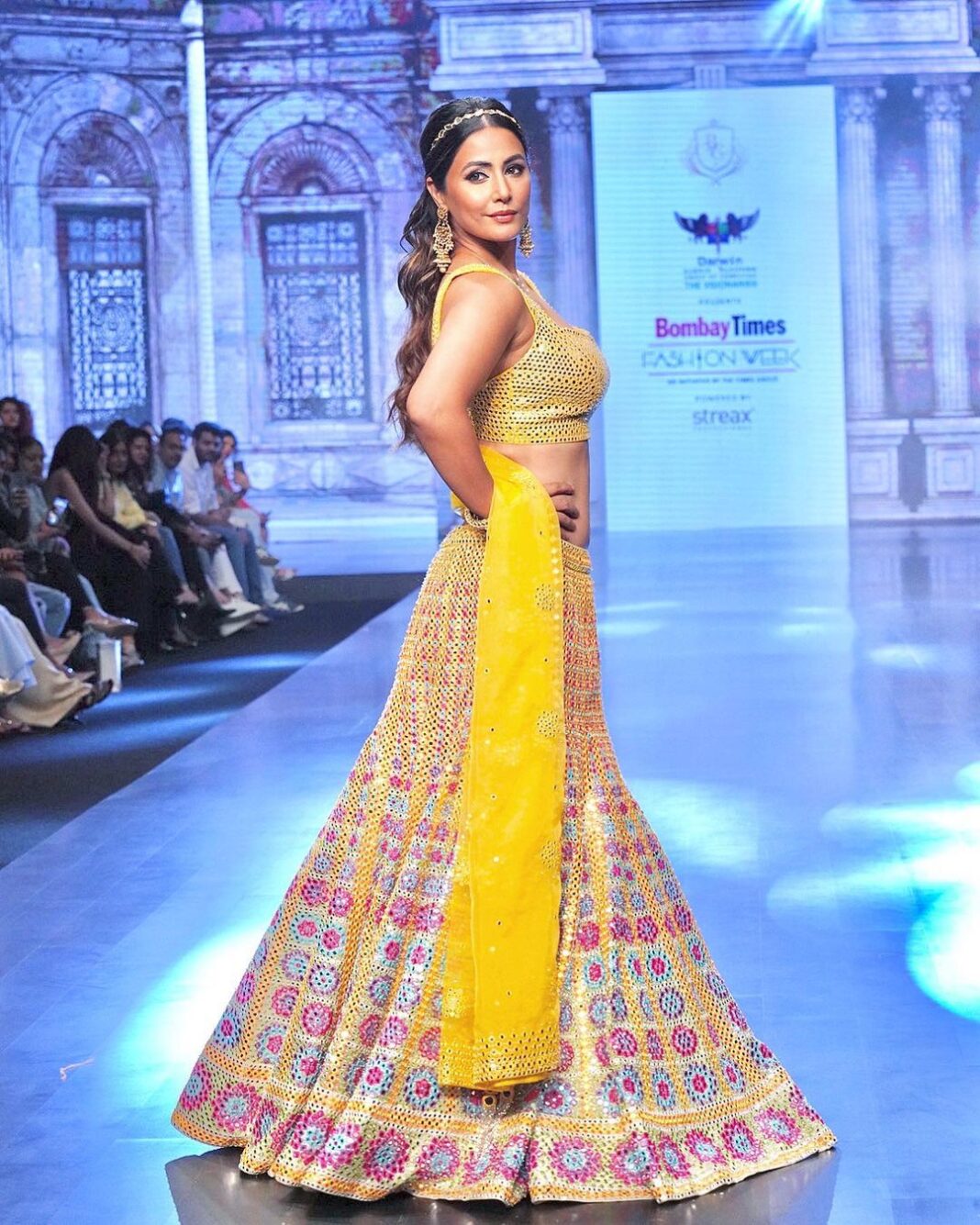 Hina Khan Instagram - Always a pleasure walking down the ramp… #ShowStopper at @timesfashionweek for designer @bhawnagoenkaofficial . . Jewels @golecha_jewels . . #BombayTimesFashionWeek #HK