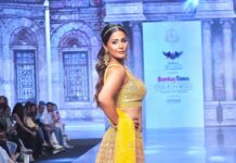 Hina Khan Instagram - Always a pleasure walking down the ramp… #ShowStopper at @timesfashionweek for designer @bhawnagoenkaofficial . . Jewels @golecha_jewels . . #BombayTimesFashionWeek #HK