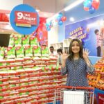 Hina Khan Instagram – Super excited to shop at India’s New Savings Bazaar, #SMARTBazaar! Find out what’s in my shopping trolley 🛒 

Visit your nearest SMART Bazaar stores and get biggest savings everyday, everytime! 

#SMARTBazaarLaunch #GrandLaunch #Shopping #Groceries