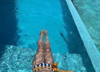 Hina Khan Instagram - I make the pool my room and the bottom of it, my bed 🛏️ .. Trying to think outside the box.. hehehehe 😎 . . . . . @heritanceaarah @ambitiontravelstours @nijhawangroup Heritance Aarah