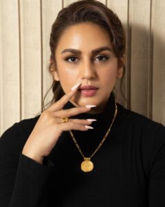 Huma Qureshi Instagram - Day 1 #DoubleXL #promotions #digital #black 
Styled by : @sanamratansi
Assisted by : @nirikshapoojary_
Outfit : @superdown
Jewellery : @misho_designs
Footwear : @balenciaga 
Photographer : @devsphotographyofficial
Make Up : @ajayvrao721
Hair : @hairstylist_madhav2.0