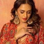 Huma Qureshi Instagram - Love & Light #HappyDiwali Styled by : @sanamratansi Outfit : @label_anushree Jewellery : @amrapalijewels @pinklanebyrashi Footwear : @needledust Photographer : @devsphotographyofficial