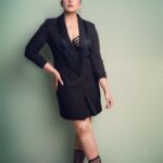 Huma Qureshi Instagram - When you decide to keep it simple … @sanamratansi #black #blazer #clean #simple Blazer Dress @veromodaindia Shoes @pinkoofficial Jewellery : @misho_designs @e3kjewellery Makeup : @ajayvrao721 Hairstylist : @susanemmanuelhairstylist Photographer : @chiragkhetan_photography