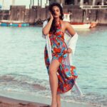 Huma Qureshi Instagram - Basking in the love I’m getting for the #DoubleXL teaser and #MonicaOMyDarling song #YeEkZindagi … But honestly I just needed an excuse to post some amazing pics clicked by my friend @jaysamuelstudio at Broadstairs Beach … Happy Tuesday Folks 🧡☀️💥💃🥰🤗