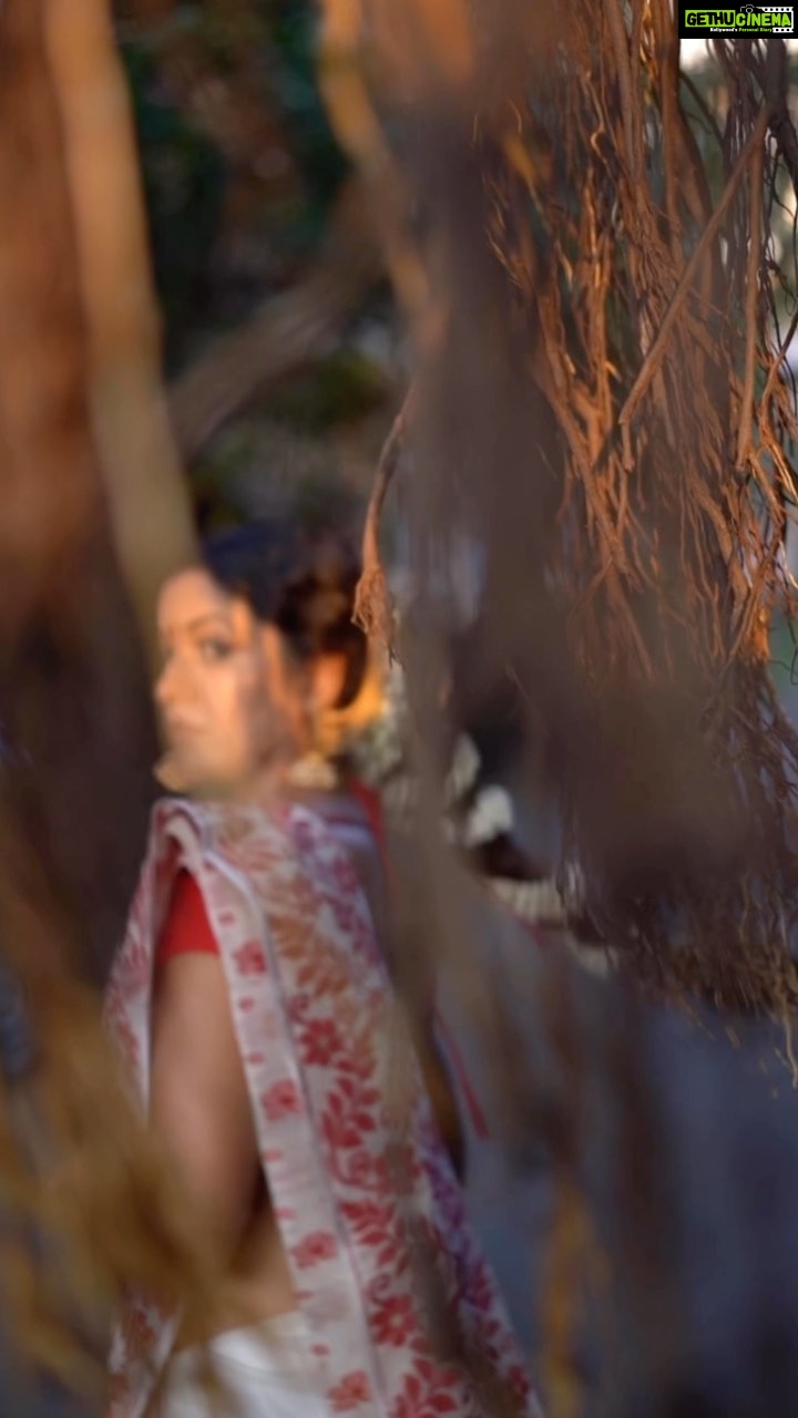 Ishita Dutta Instagram - As we complete 9 days of an amazing Navratri vibe, let’s pray, hope and believe that the truth prevails and the good is always over the evil. Let’s learn to choose the tougher path if it’s for the better and side with the truth because that’s always the right thing to do. Let’s focus on the good. Always. Let’s strive to be the better version of us. Wishing you all a Happy Dussehra and an amazing festive month ahead. Styled by: @styleitupbyaashna Shot by: @ganesh_theshutterkey Jewellery: @maxplus_jewels Hair & Makeup Team: @makeoverbysejalthakkar @celebsmakeupbysejal Caption credit: @beenthere_donethat2018 Location: @amethhyystxci #2022 #ishitadutta