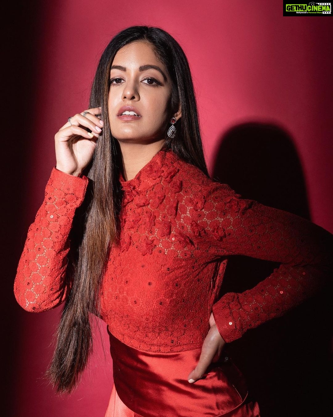 Ishita Dutta Instagram - ❤️❤️❤️ @styleitupbyaashna Photography: @kalyaam_ Outfit: @natashamehralabel Jewellery: @fashionjewellery_21 HMU: @makeupbyheenal Studio: @studio211mumbai