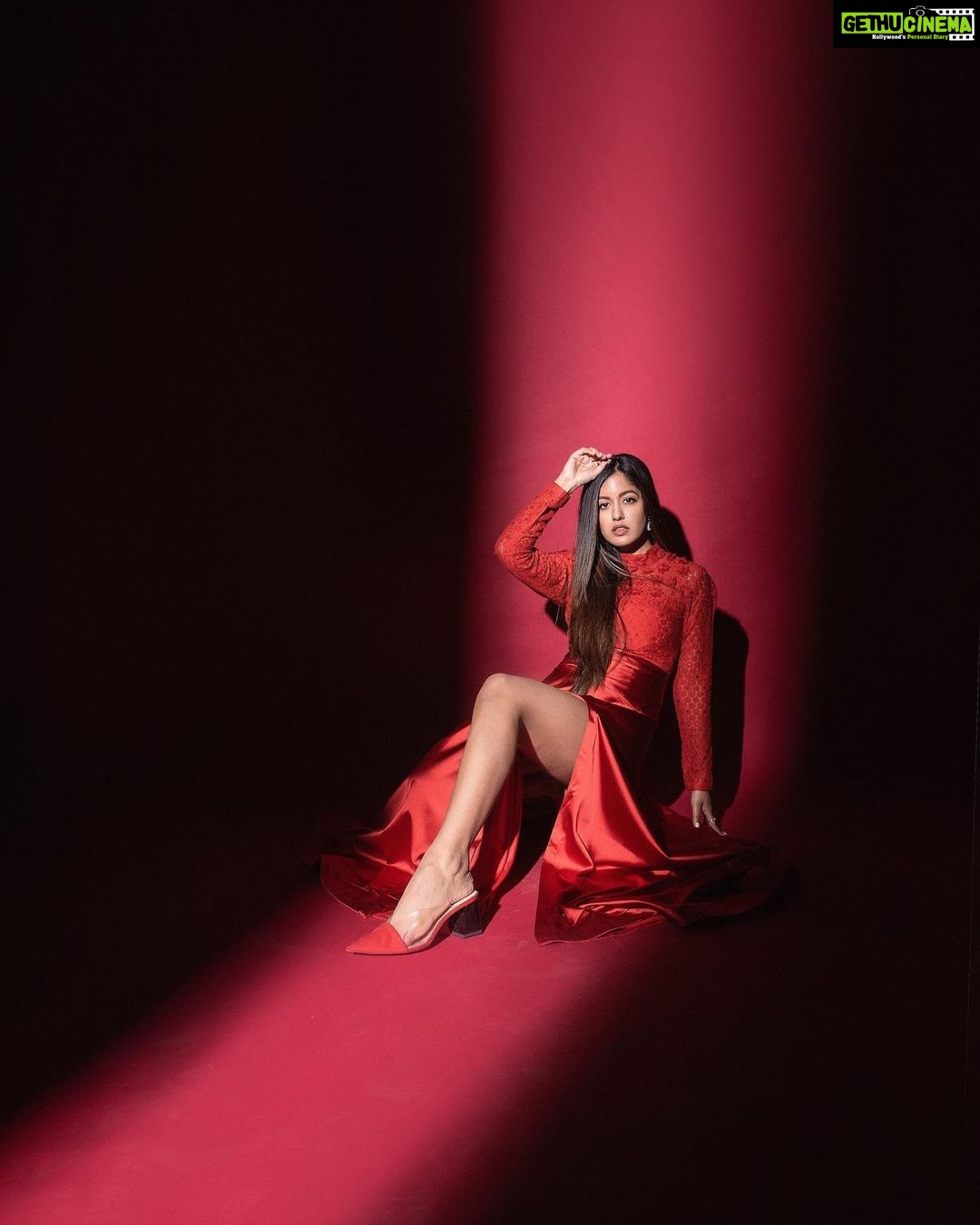 Ishita Dutta Instagram - Red loving ❤️ Styling & Concept: @styleitupbyaashna Photography: @kalyaam_ Outfit: @natashamehralabel Jewellery: @fashionjewellery_21 HMU: @makeupbyheenal Studio: @studio211mumbai