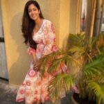 Ishita Dutta Instagram – Time to wear those summer dresses 👗 
Wearing @nevishadesignerstudio
@getpaparazzied