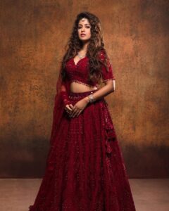Ishita Dutta Instagram - ❤️❤️❤️ @theweddingmaantra @gaarimasinha Styled by @arzookapoor21 Outfit @Sunehreeofficial Makeup @nainaartistrymakeover Hair @amuthevar@makeupbygarry Jewellery @nehalullajewellery Photographer @akshayphotoartist @shimmerentertainment Location @studio211mumbai