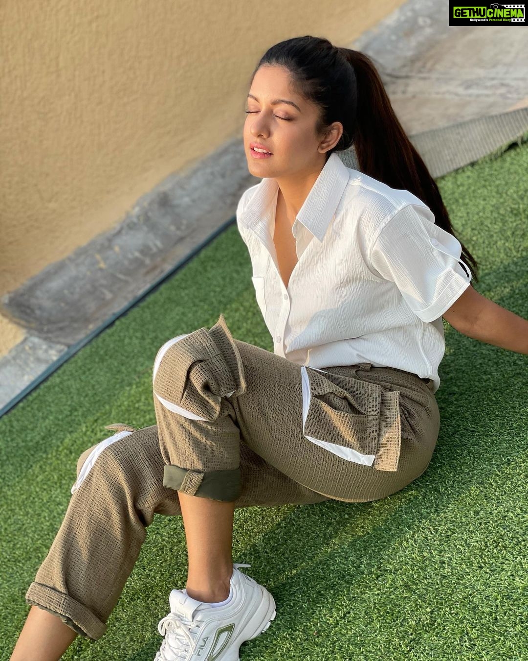 Ishita Dutta Instagram - Sunshine on my mind ☀️ Wearing @garvili ❤️