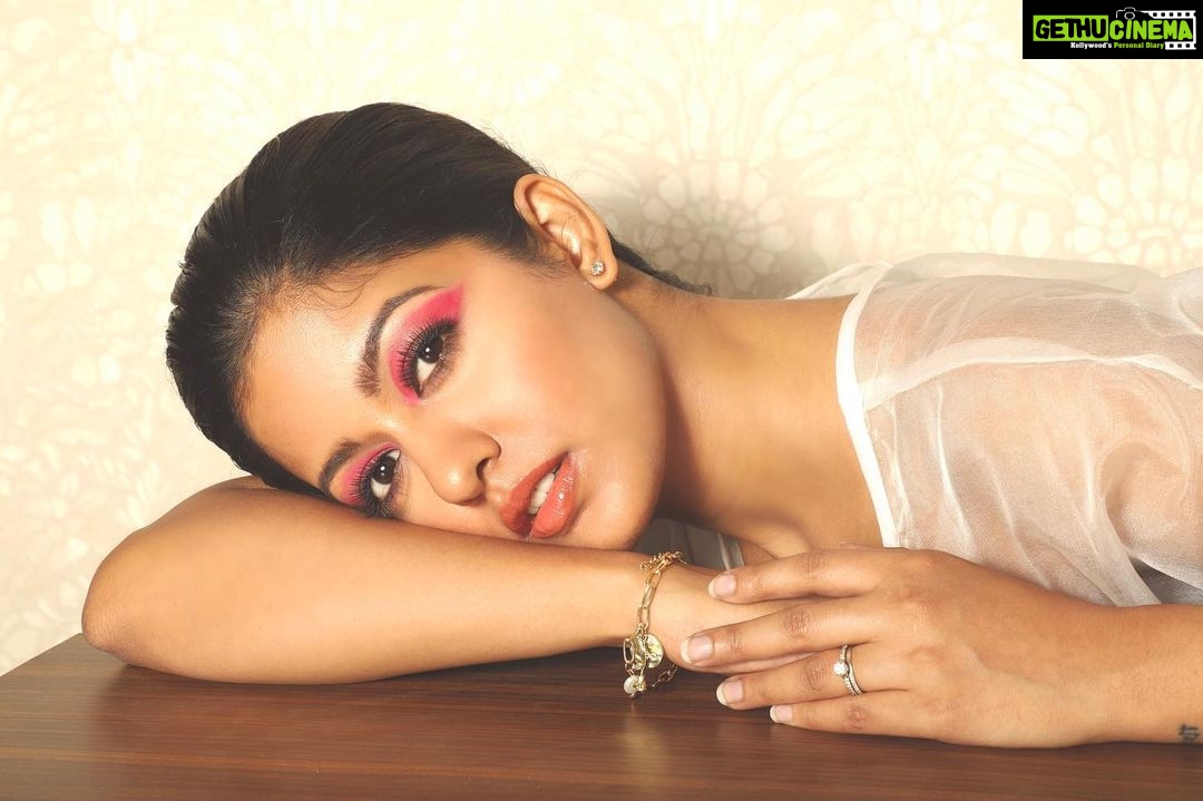 Ishita Dutta Instagram - Just a girl with a dream 🤍 Styled by: @styleitupbyaashna Outfit: @beautikbydeepali 📸: @aashkapatelphotographyy MUA: @shapeyourface_withyj Hair: @pinallsoni