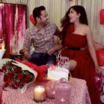 Ishita Dutta Instagram - One of my favorite corners in the house just got a glow up! Can't believe you did that @vatsalsheth And thank you @athomestore for this beautiful #ValentinesDay surprise. Guys, go check out #TheBigSale at your nearest @athomestore or website and buy furniture, decor, homeware and so much more at up to 60% + 20% off (select products). Sale ends on 15th Feb! #AtHomeWithLove